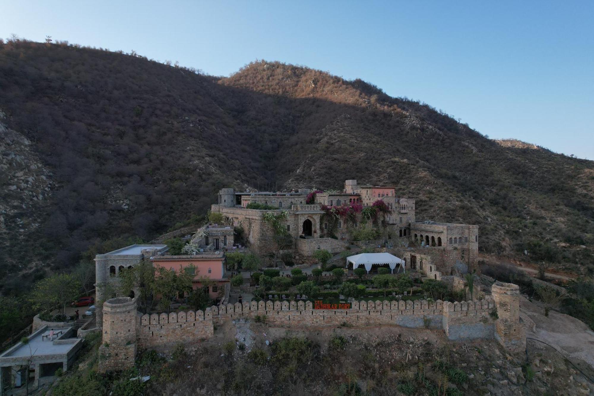 The Dadhikar Fort Alwar Exterior photo