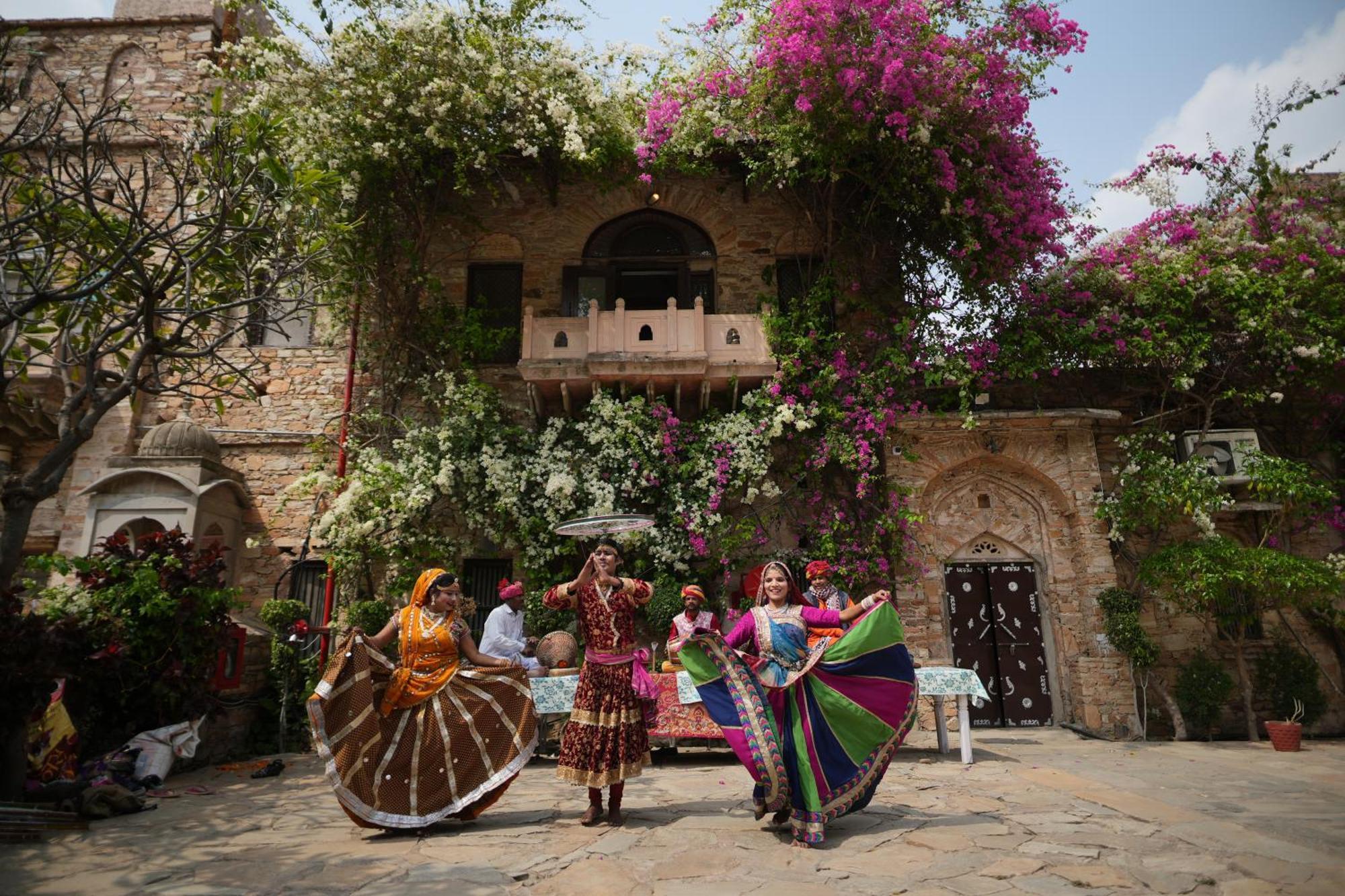 The Dadhikar Fort Alwar Exterior photo